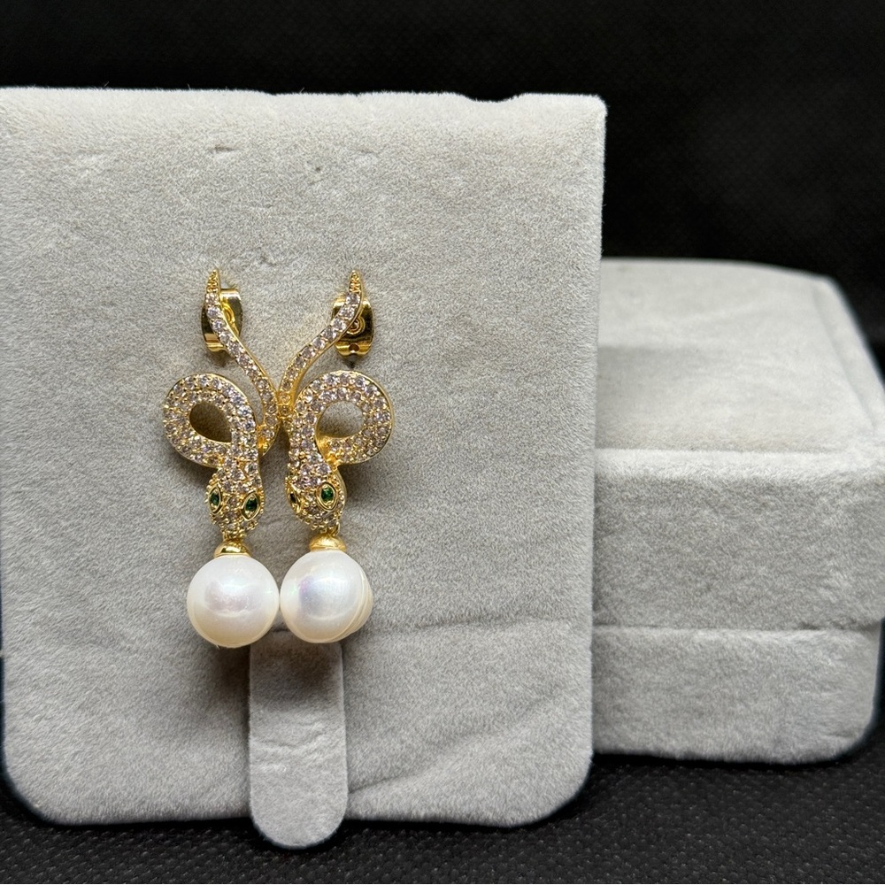 Elegant Gold and Pearl Drop Earrings